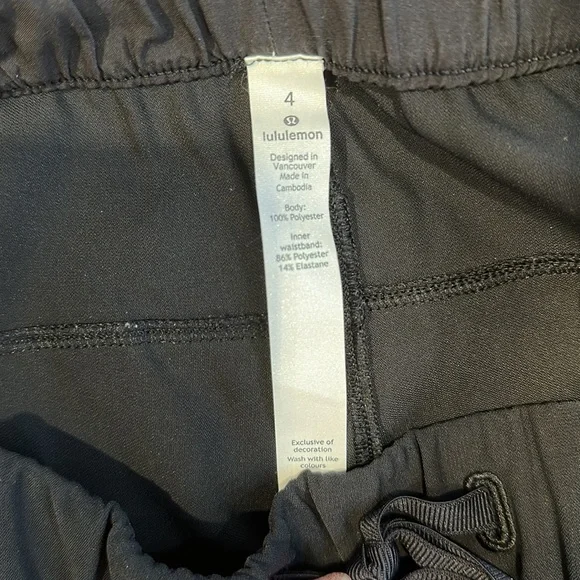 Lululemon On The Fly Crop Size 4 - Picture 5 of 5